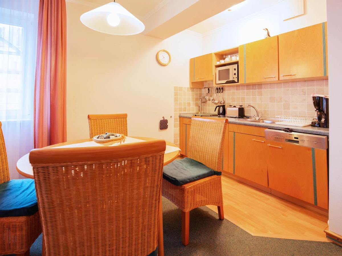 Mit 1 Schlafzimmer Und Balkon Ah 625 Apartment