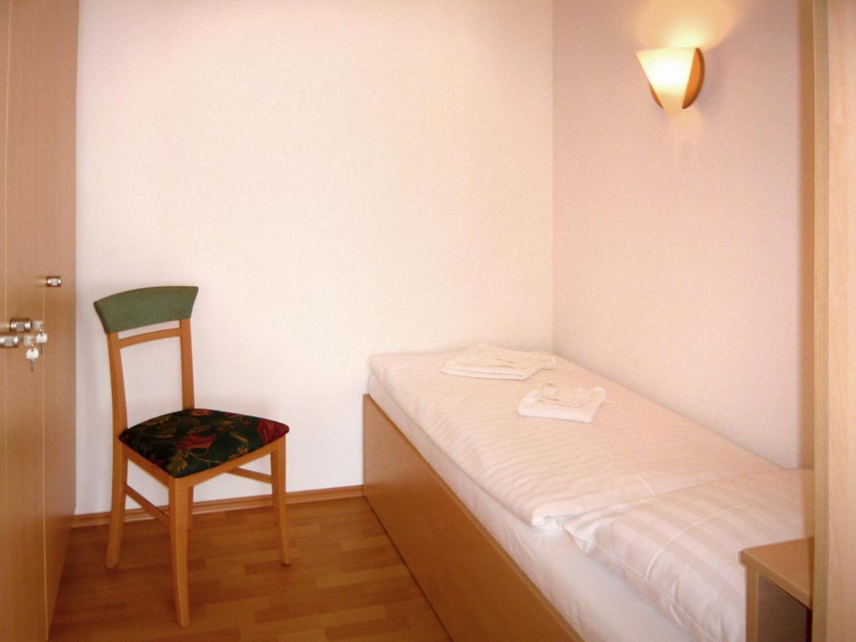 Apartment Mit 1 Schlafzimmer Und Balkon Ah 625 *